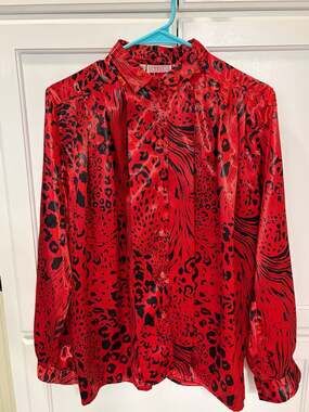 Tess Paris-Milano Vintage Red Black Animal Print Button-Up Long Sleeve Blouse